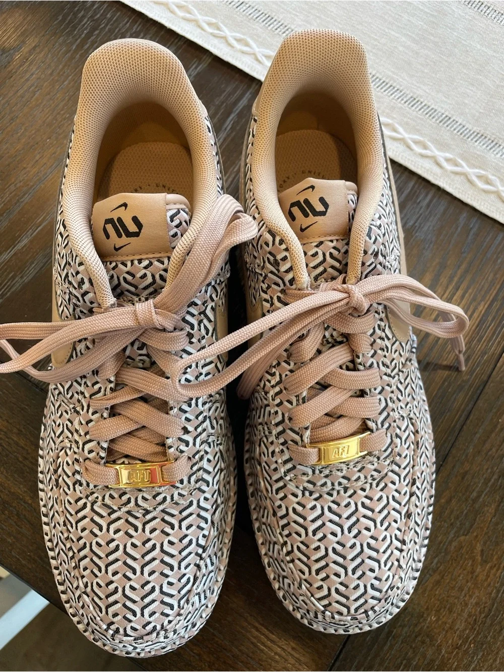 Nike Women's Air Force 1 LX 